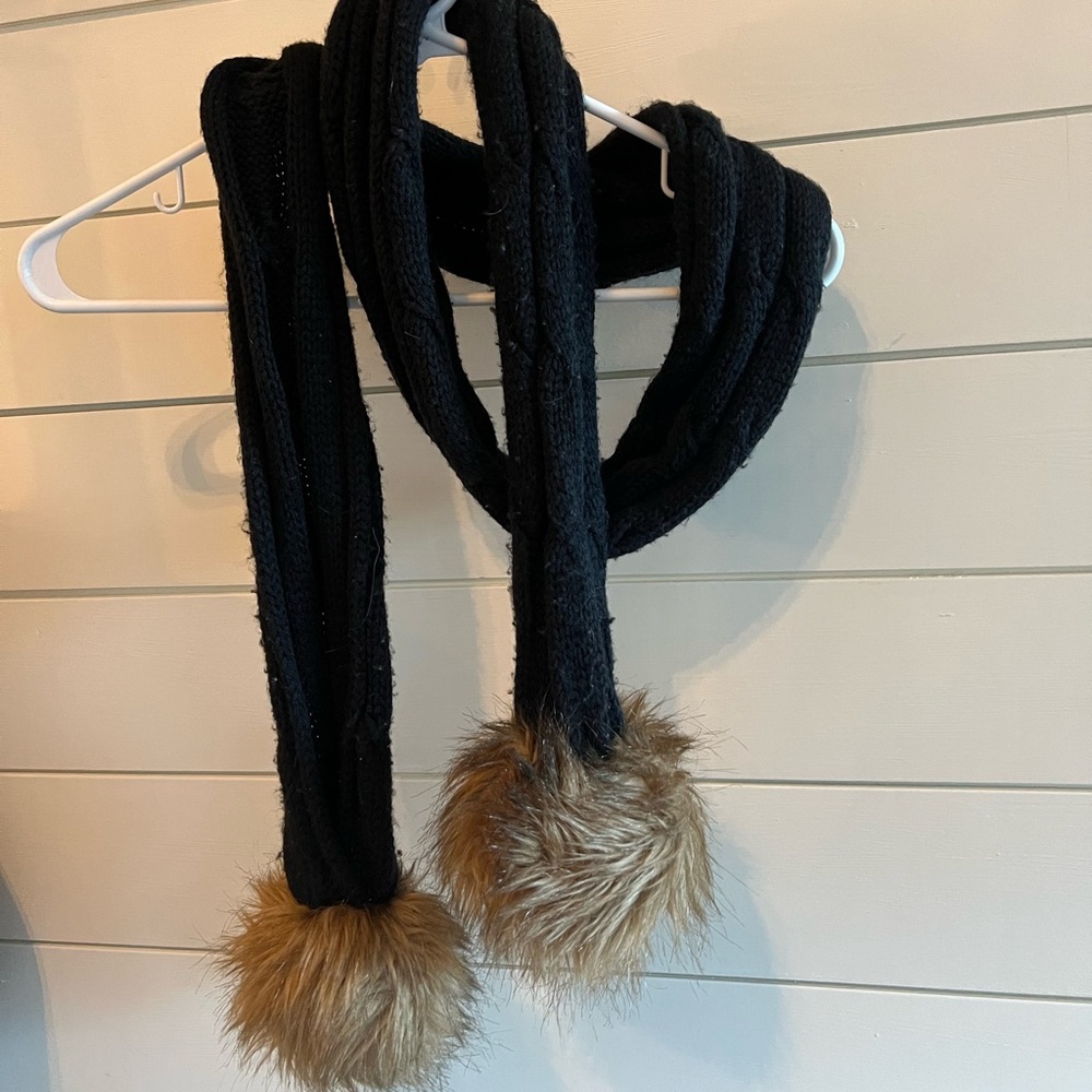 Fur pom pom scarf.